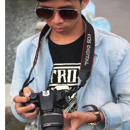 Mahasiswa yang hobi menulis naskah fiksi, cerpen, bikin musik alternative, ngeband. Sibuk dgn kgt Performance ke luar kota dan sdg berjuang mjd penulis trknl