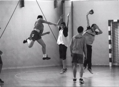 Je suis étudiant, pompier volontaire. J'aime les jeux vidéo, le sport.