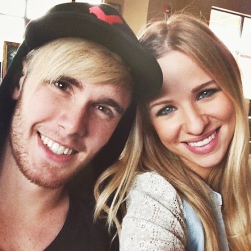 a fan page for the lovely mr. colton dixon. ya know, the dorky, blonde, mohawk kid from american idol? kind of love him. #messengers †∞