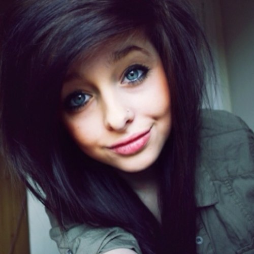 DeformedDemon's profile picture. I look pretty, don't I? Don't be fooled. /Demon/Dead/20 in human years/Bisexual/Multiple personalities/