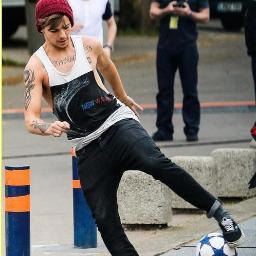 I'll be back friday night !
15, Directioner ♥ Followed by @Real_BabyLux, @PepperCalder, @BorisMalik_ @Real_Brit_Payne ;  and @JUNAAIDKHAAN RT and replied me :3