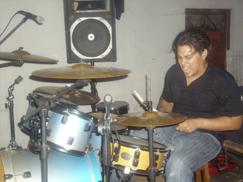 gezapatag's profile picture. Creativo en la radio Ciudad Valencia 89.9.Baterista...