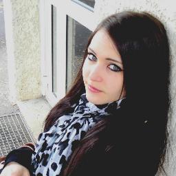 NotWeedyGirl's profile picture. Tweeteuse folle et addicte de drogue, je vous biffle avec ma M8A1 et mes boobs ! IN LOVE with @VEZIOK. La vraie est @WeedyGirl31.