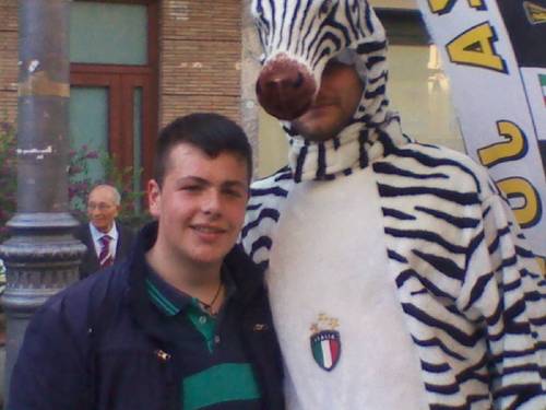 sono un ragazzo di 15 anni,mi piace uscire con gli amici e soprattutto mi piace ascoltare la musica! ♥