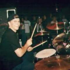 ScottRaynor_'s profile picture. who the fucks travis barker?