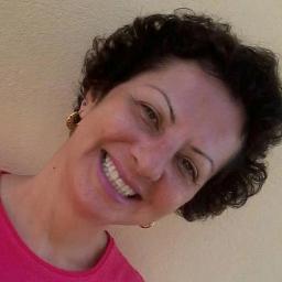 Vencedora, dentro das condições que a vida me oferece. Sonhadora, mesmo com o passar do tempo. Feliz, mesmo sentindo falta de coisas e pessoas.