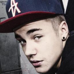 Se pedires minha vida, eu te darei sorrindo. Mas não me peça pra te esquecer, pois jamais te esquecerei @justinbieber  ;)