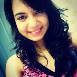 oi , tenho 15 anos , sou sagitariana , chata , amo chocolate e me sigam *-*