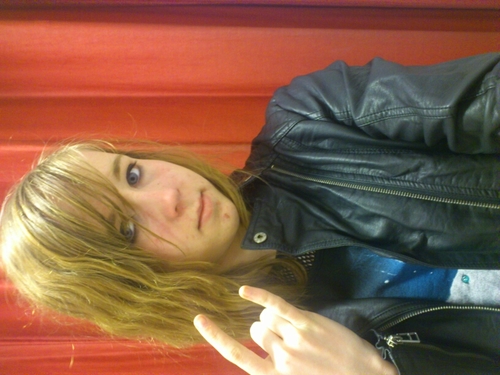 15, love graphic design, comics and I play drums and bass. asking alexandria, my chemical romance, black veil brides, nirvana, avenged sevenfold, slayer  XD
