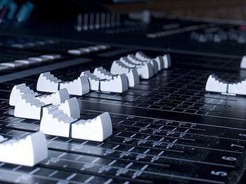 Apasionado de la música, técnico de sonido y directo y piloto de A320.