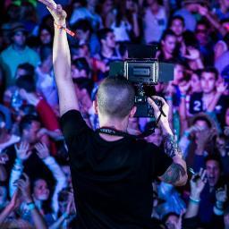 Productora audio-visual afincada en Malaga con disponibilidad a viajar. Se hacen videoclips, anuncios, book de fotos, etc.. Contratacion: LacostaFilms@Gmail.com