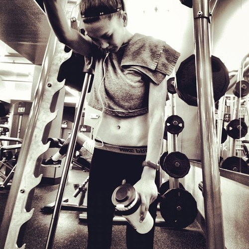 TrackieFitLife's profile picture. aries, 16. 5'4. SW: 145 CW: don't know GW: fit,toned & confident. running,reading&tea♥