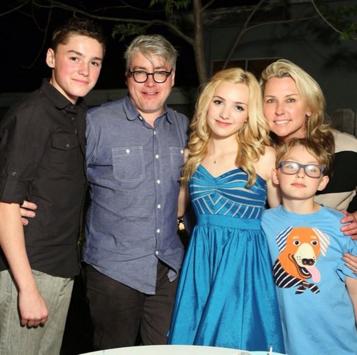 TheRoiListFan's profile picture. First official account dedicated to #TheLists! We love you Pey, Spence & Phoenix! (They all follow) :)