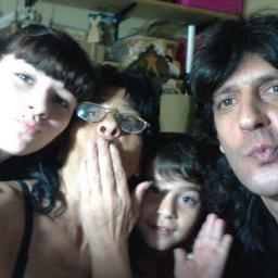 amo a mis 4 hijos , mis nietos y mi amor , carlos pisano x siempre a mi lado :)