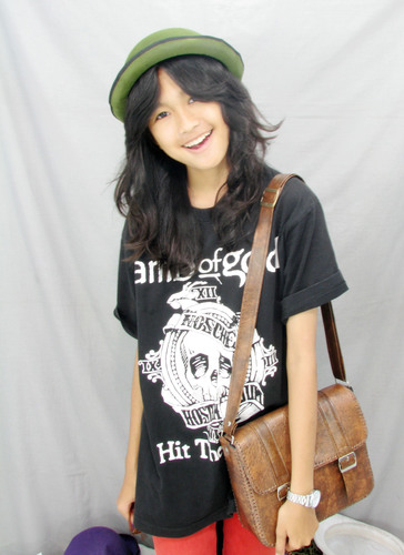 kole|jhs pawiyatan|9c|surabaya|14yo|birth111198|failed anniv040212|need folbek? Mention rekkk=))