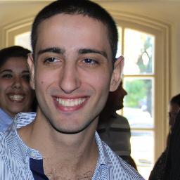 Estudiante de Ingeniería en Informática, amante del cine, la televisión y el espectáculo, y por sobre todas las cosas Argentino