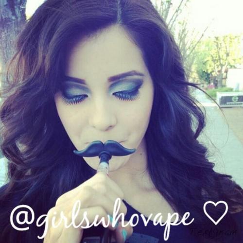 They're girls, they vape, and are incredibly sexy doing it ♥
