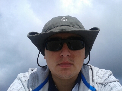 Me gustan los animales, caminar en el campo... ir a la playa, viajar, la lluvia, el viento y los mas importante sureño de corazón!