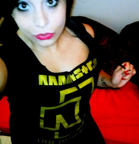 Lanudry's profile picture. Rammstein fan. Frikadas varias. Educadora intervencionista en NEE