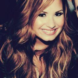 I love you @ddlovato | http://t.co/Ykl9SYSL3o