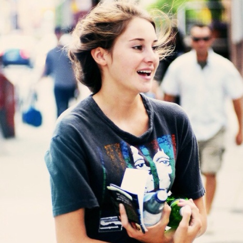 TrisTheAmerican's profile picture. They call me Tris. Don't ask questions; you'll only get answers you don't want to hear. | 7th Year, Gryffindor | 'Hope is the only thing worth clinging to.'