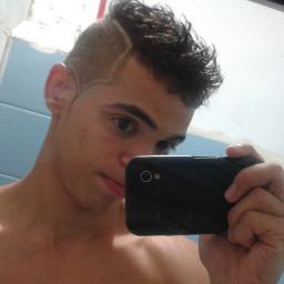 não me limito a me descrever .  age 19