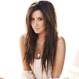 Standup Comedian, Girl, In love with @justinbieber and @onedirection! Follow me for laughs and jokes! Also, enjoy giving love advice to those who need it.