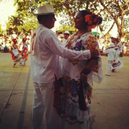 Tengo una famila preciosa, aunque solo sea de tres integrantes, mi hija tiene unas grandes amigas y nosotros una gran familia.❤