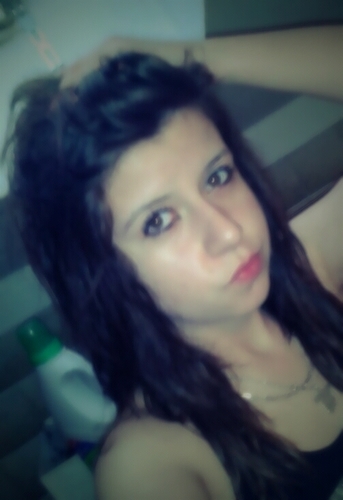 Salut tout le monde! Je follow back..! Bisous bisous..