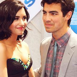 TeamJennelG's profile picture. It's Hayley. This was a support twitter for Jennel but I don't like her anymore woops.