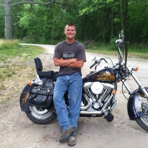 YourMrWright187's profile picture. Im Thomas. Country boy born an raised livin in Grainger. Love to shoot guns an go bow huntin Taken by Manda Suffridge Followback