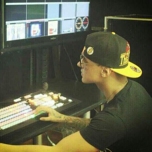 Cantante y Productor, componente de #AJrecords (KRFamily) // Gracias Dios, eres la llave que abre la bendición de mi día, y la cerradura que protege mi noche.