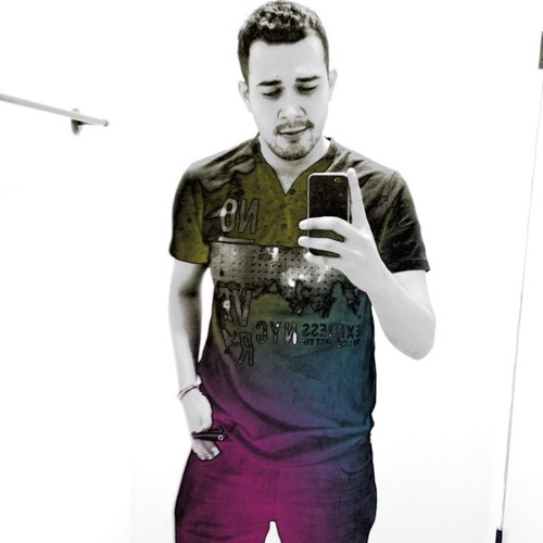 me sé los colores primarios/diseñador gráfico/odio las pasitas/no entiendo el futbol américano/cinefilo frustrado/marketing apprentice.
