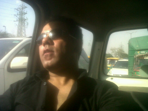 Me fun luving person luves to explore places.  Moody though
