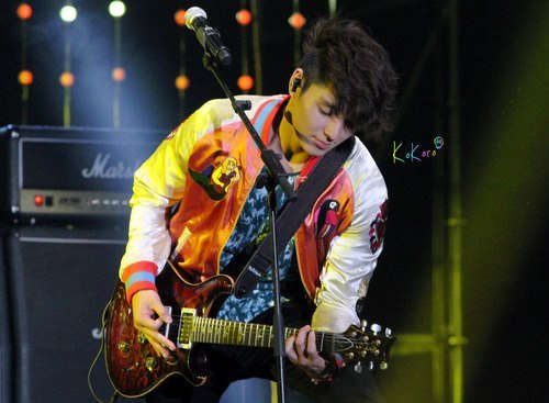 SYNTAX ERROR VOCALIST AND LEAD GUITAR        Madly In Love with @MomoxhienM
