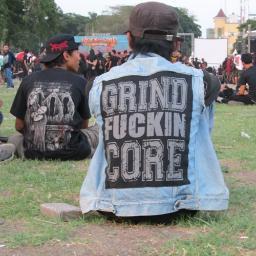 Bangkit saling merayakan, jatuh saling menguatkan | Ngapak | Metal Militia | Cigarrettes & Alcohol