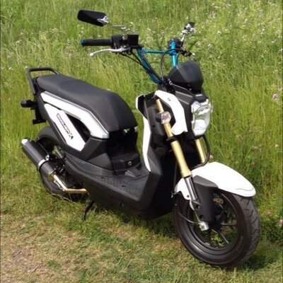 Zoomer X Wirus Winのリアボックス付きタンデムバー ズーマーxにはちょうどいい大きさ シート下にはジェットヘル入れっぱなし 夏は半キャップがサイコー Http T Co Zvkvwvyyfc