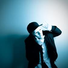 SOy intelectual actor musico compositor electronico y informatico programador