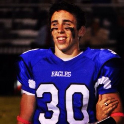I love God☝, family, friends, baseball⚾, and football. Oh yeah, and i'm a twin!