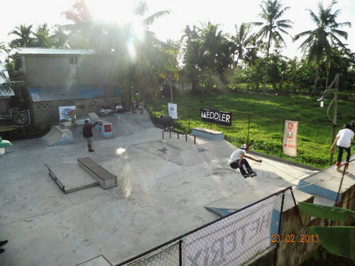 AB SKATEPARK is the first skatepark in pontianak,west borneo.ID. the gate open at 08.00 am till 22.00 pm! be wild in the park guys!!