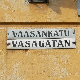 Maan omalaatuisin. Baareja, pizzaa, hieromalaitoksia ja toisaalta nykyään myös tuplaespressoja ja Pad Thaita. Homma etenee.
