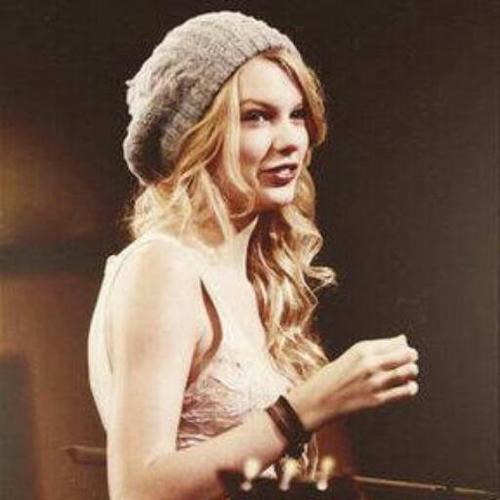 swiftie from indonesia. i love taylor forever&always