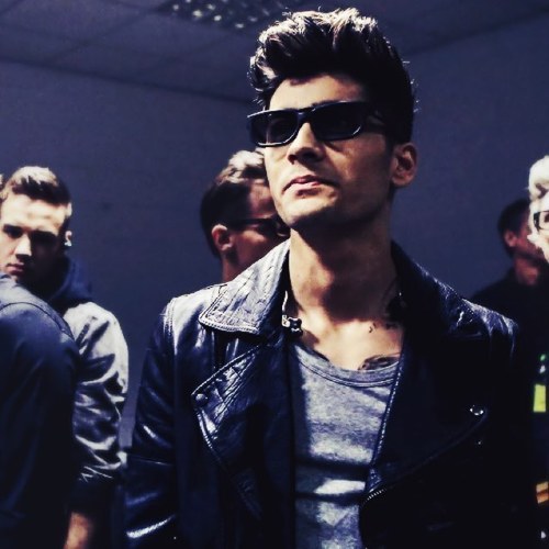 IFakeZMalik's profile picture. I am not sure what to put here. 1/5 of one direction i guess.