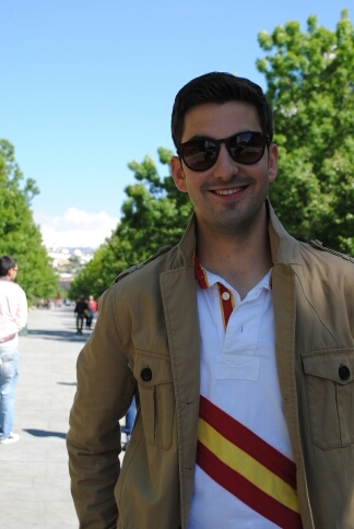 Licensiado en Administración y Dirección de Empresas en la facultad de CEE, ETEA