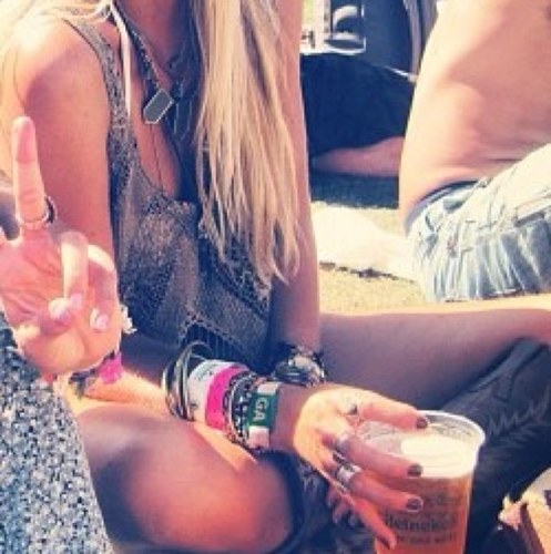 Having more fun while shaking it for Luke Bryan. Blondes do it better. xoxo neverbetooblonde@gmail.com