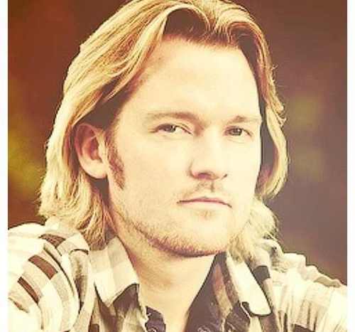 God of music, oracles, sun, and knowledge; now adjusting to life as a human. Son of Zeus and Leto; younger twin of @HunterGoddess. || #RP [18+]