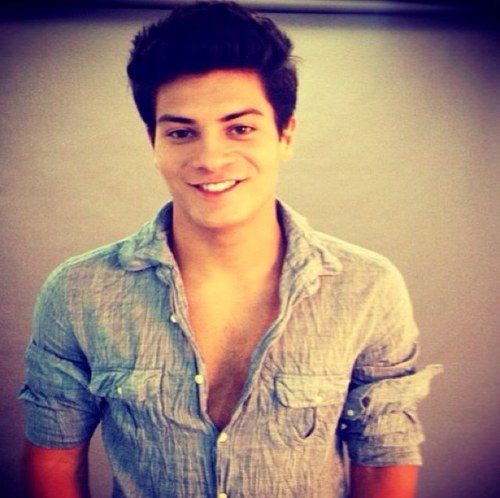 Hi! I follow back, feel free to talk with me:) single interested in meeting a girl whatever country to talk maybe;)
