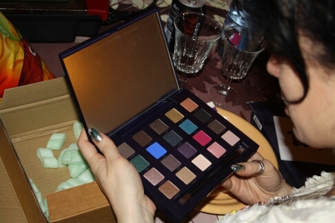 nail art, make up, biscuits et autres futilités...j'suis une vraie déglingo lol