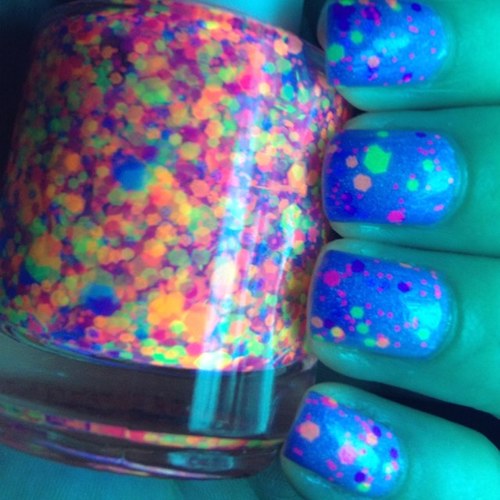 2 Petite girls with a huge addiction over nail polishes and wants to meet more girls who shares the same addiction! We want to meet more POLISHOLICS:)