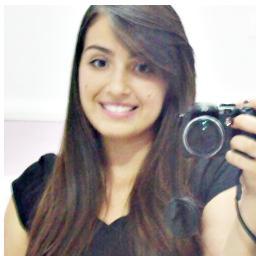 “Dentro dela tem um coração bobo, que é sempre capaz de amar e de acreditar outra vez.”

instagram ; @evelincatarina16  seguem lá ;*